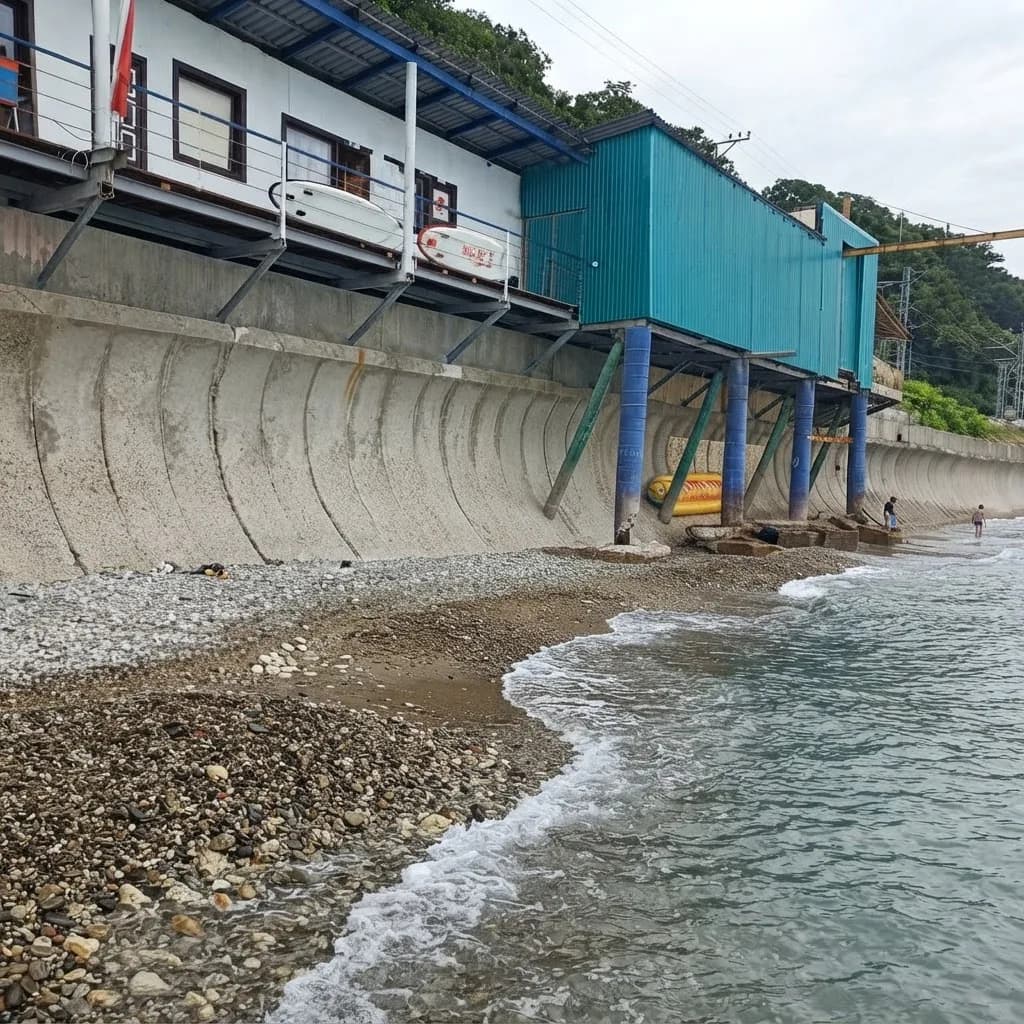 Пляж Водопадный